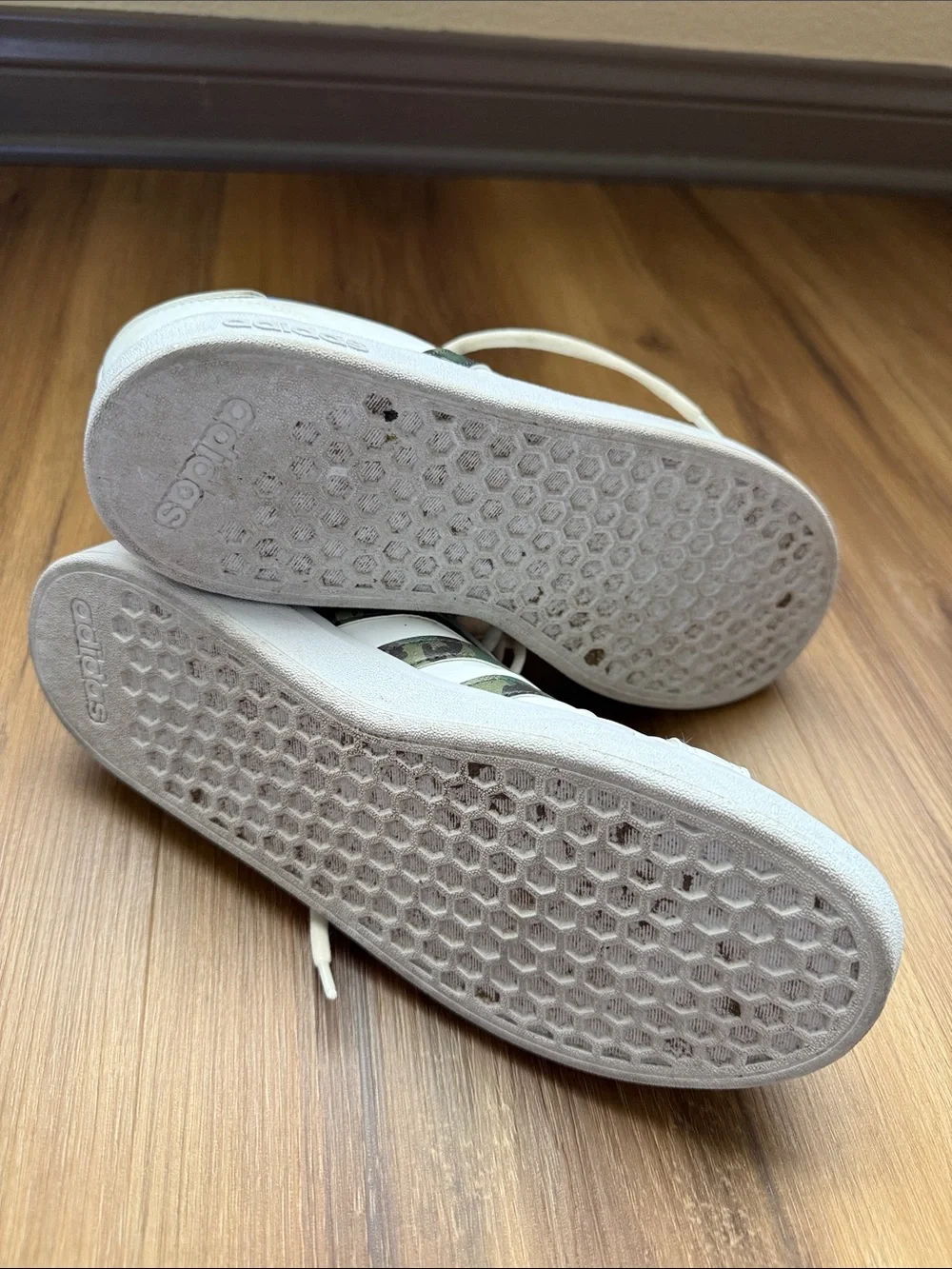 Adidas Boys Sz 6 White Sneakers with Blue Lining and Camo Three Stripes